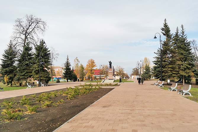 аллея в парке Центрального района после ремонта