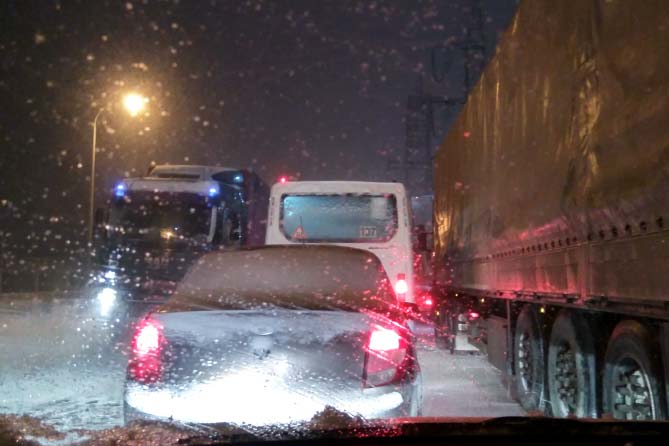 пробка автомобильная на ГЭС