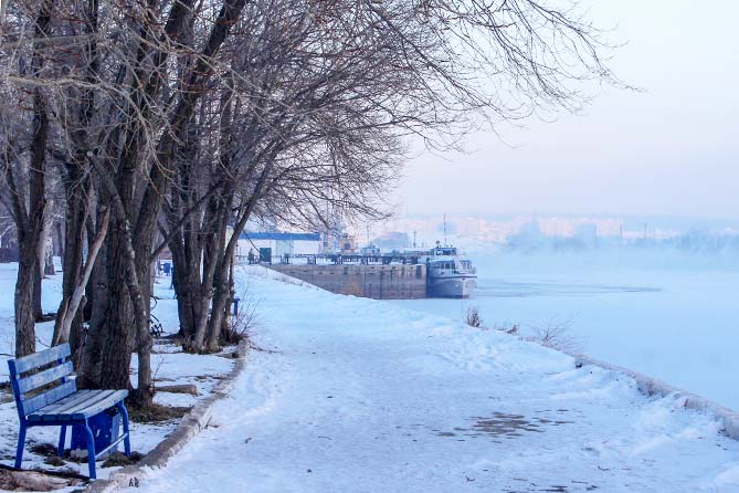 набережная Комсомольского района зимой