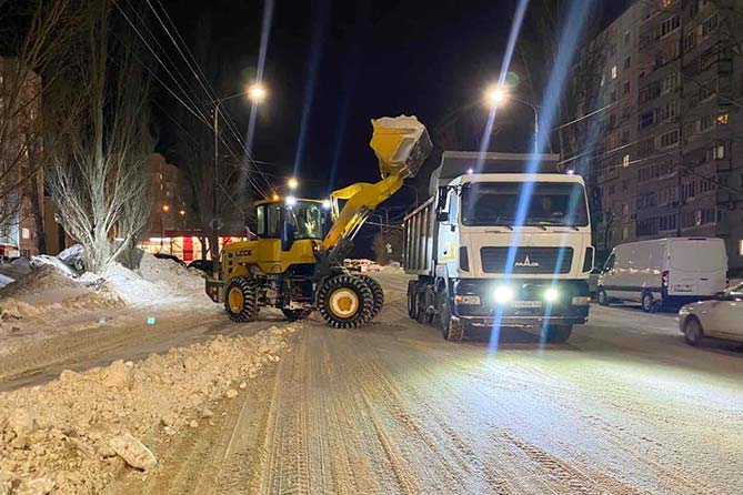 вывоз снега с дороги