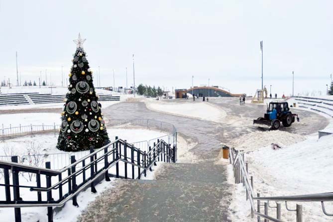 Новогодняя елка на набережной Автозаводского района