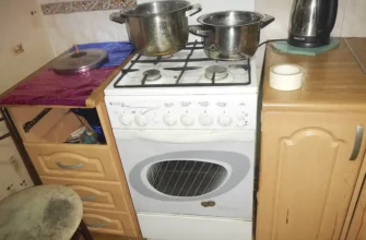 кастрюли на плите