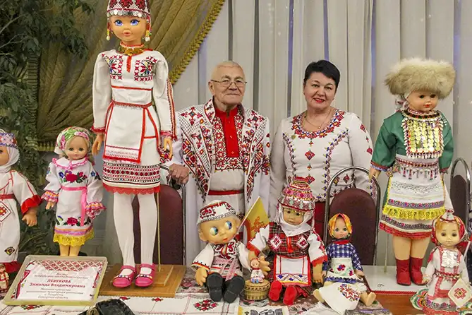 национальные куклы на выставке