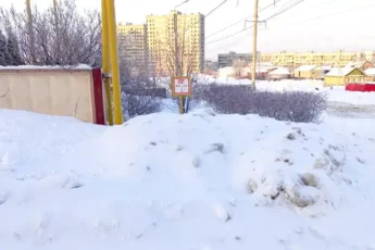 пожарный гидрант под снегом