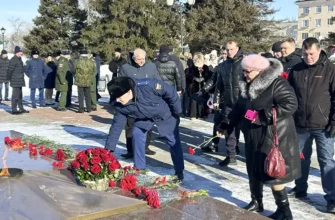 возложение цветов к Вечному Огню 23 февраля