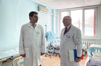 глава областного минздрава с главврачом больницы №1