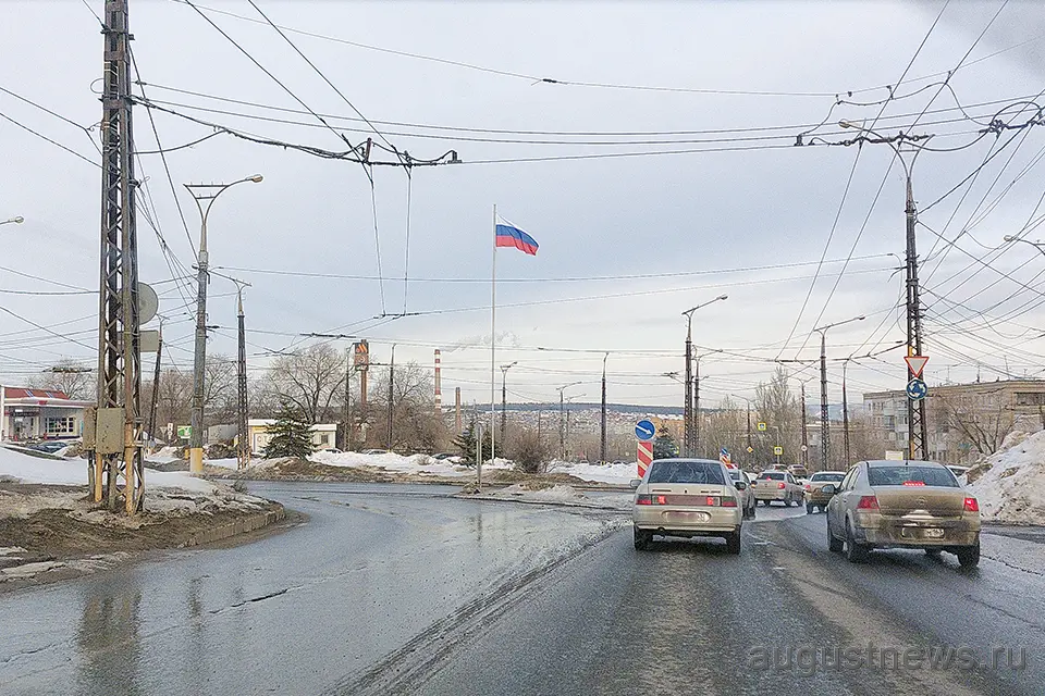 установили флаг в комсомольском районе тольятти
