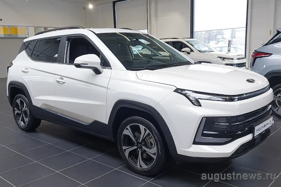 новый автомобиль москвич 3 автосалон новый белый китайский москвич 3 в автосалоне