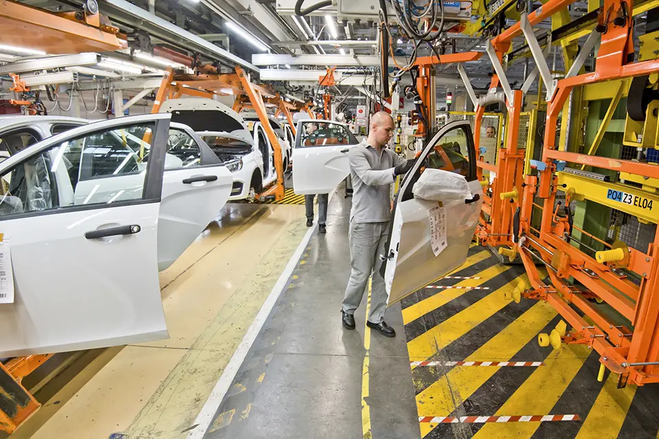 устанавливают двери лада веста автоваз