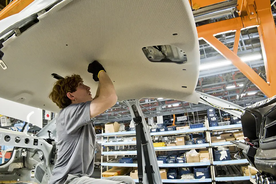 собирают автомобиль лада веста крыша автоваз