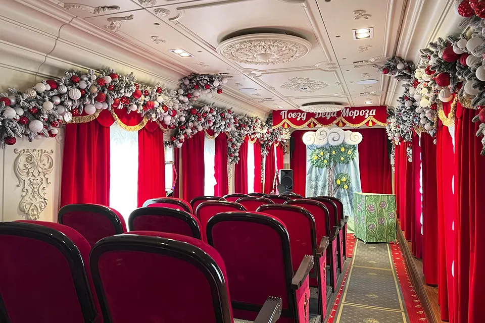 тематический вагон в поезде Деда Мороза