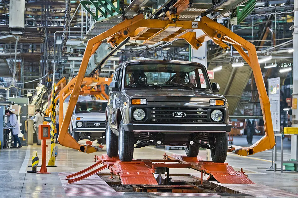 собирают автомобиль нива на автовазе 4 на 4