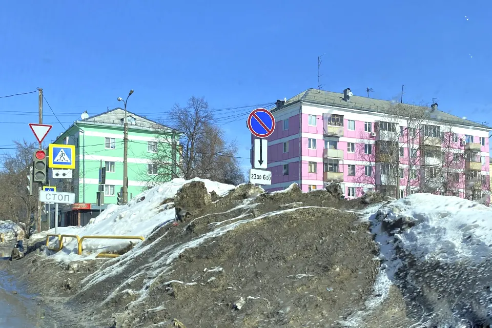 сугроб на улице Ушакова