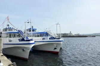 суда в речном порту