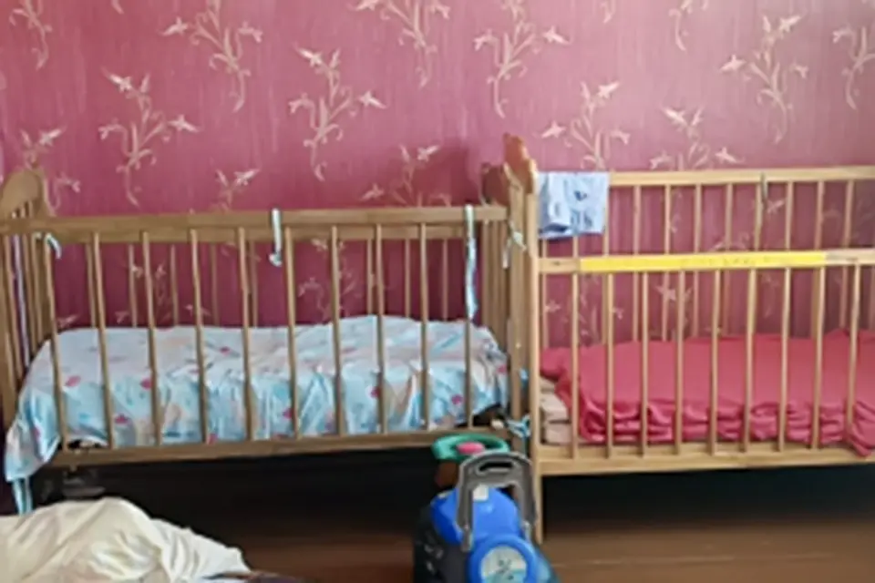 две детских кроватки