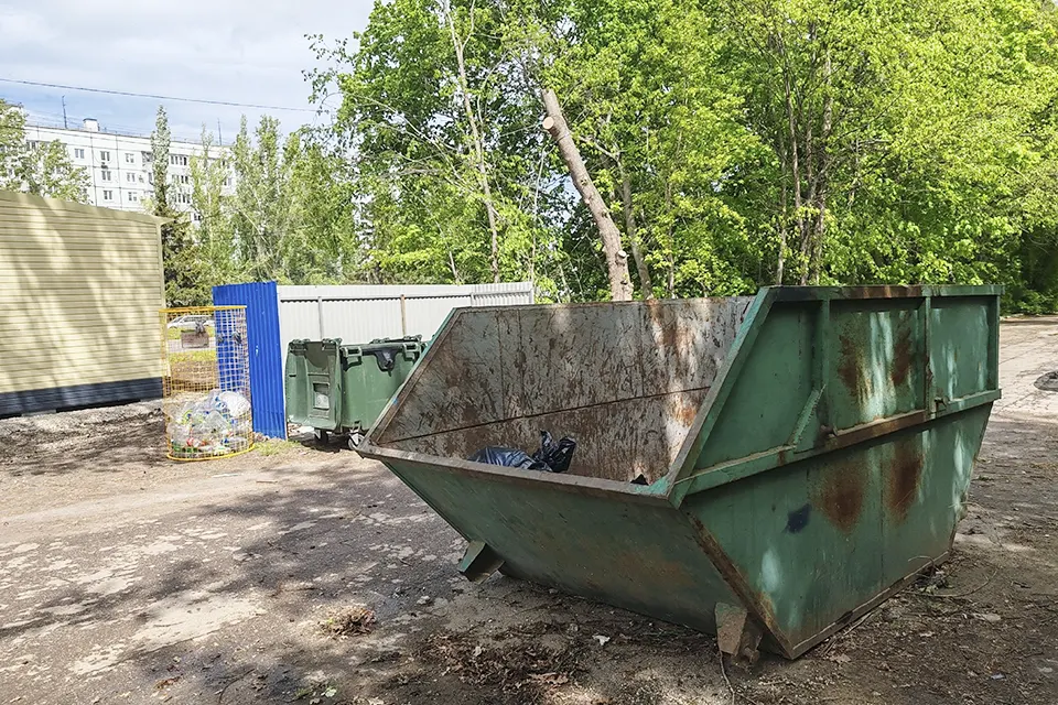 бункер для мусора на кладбище