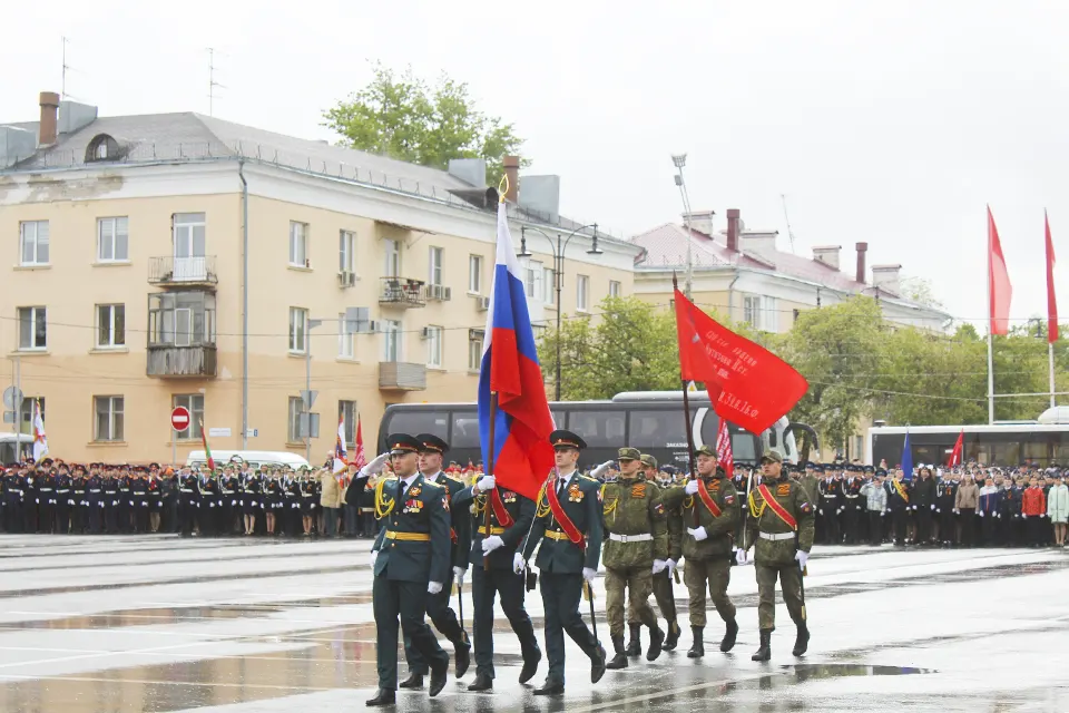 парад марш 9 мая день победы знамя флаг вынос знамени на параде