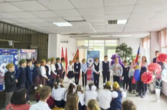 дети поют военные песни и читают стихи