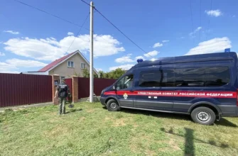 сотрудник СК возле дома