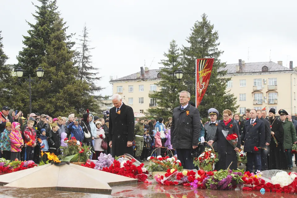 вечный огонь цветы 9 мая день победы возложение возложение цветов 9 Мая