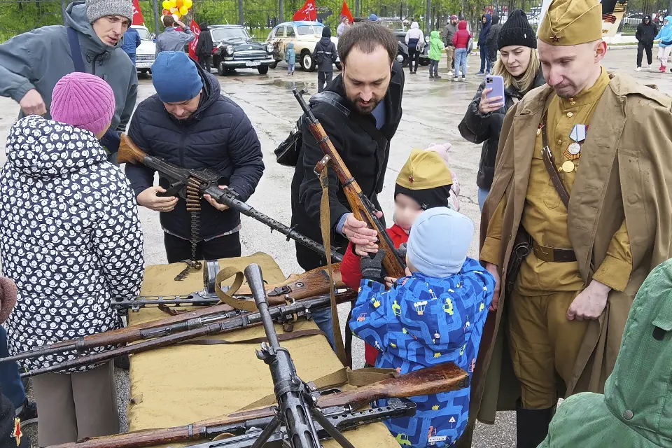 выставка оружия в парке Победы