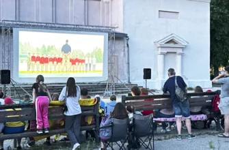 кинопоказ в сквере театра кукол
