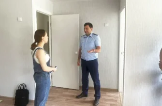 прокурор проверяет квартиру