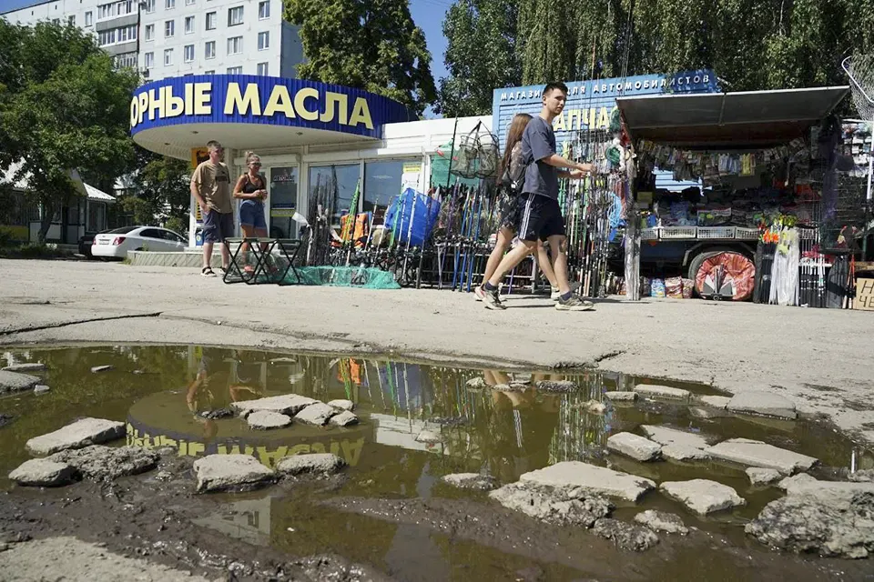 лужа на улице Революционной