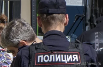 сотрудник полиции в форме