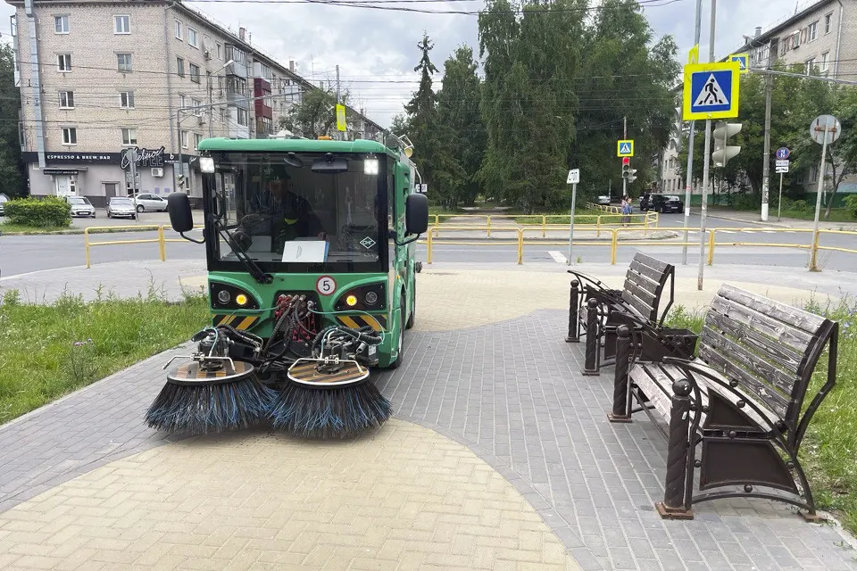 вакуумный пылесос на аллее