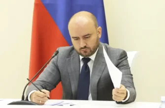 глава региона работает с документами