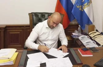 врио губернатора подписывает документы