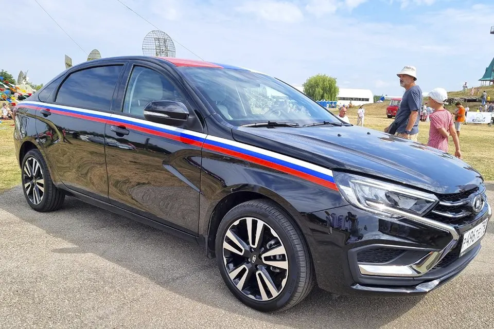 автомобиль LADA Aura