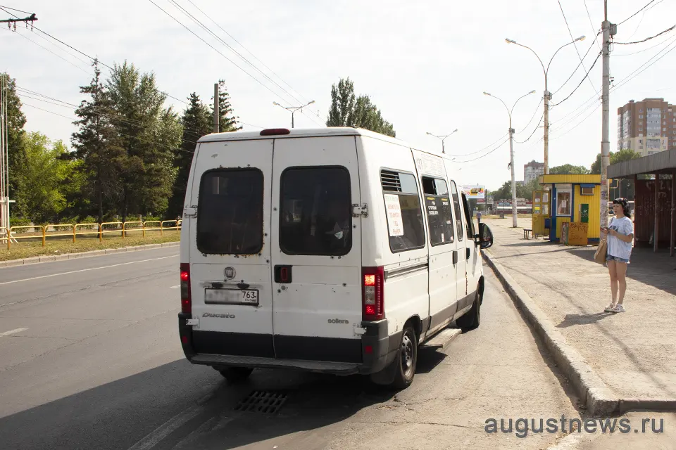 маршрутка на остановке Горсад