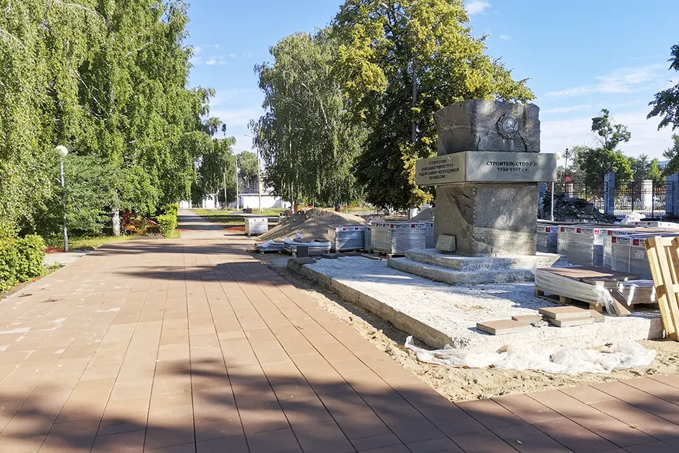 ремонт аллеи в парке Центрального района