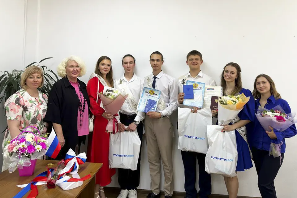 ТОАЗ поздравляет выпускников школ