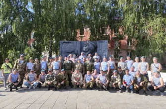 День ВДВ у памятника Никонову