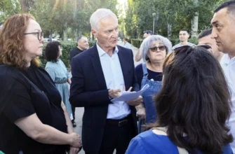 глава города на встрече с жителями 10 квартала