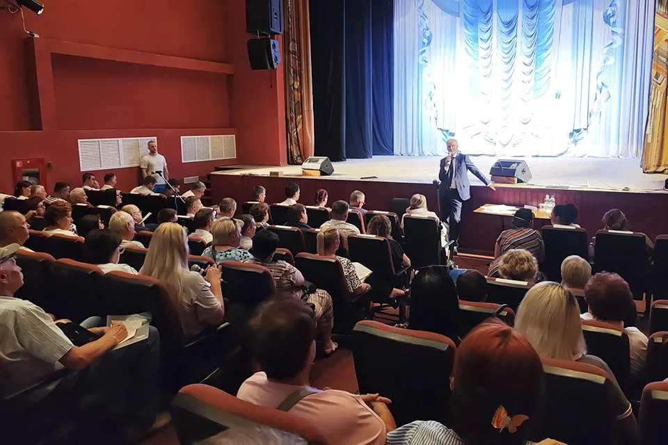 глава города на встрече с жителями