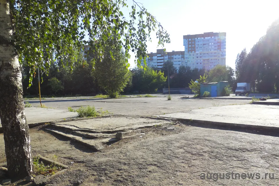 территория бывшей ярмарки Поле чудес