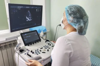 врач за аппаратом УЗИ