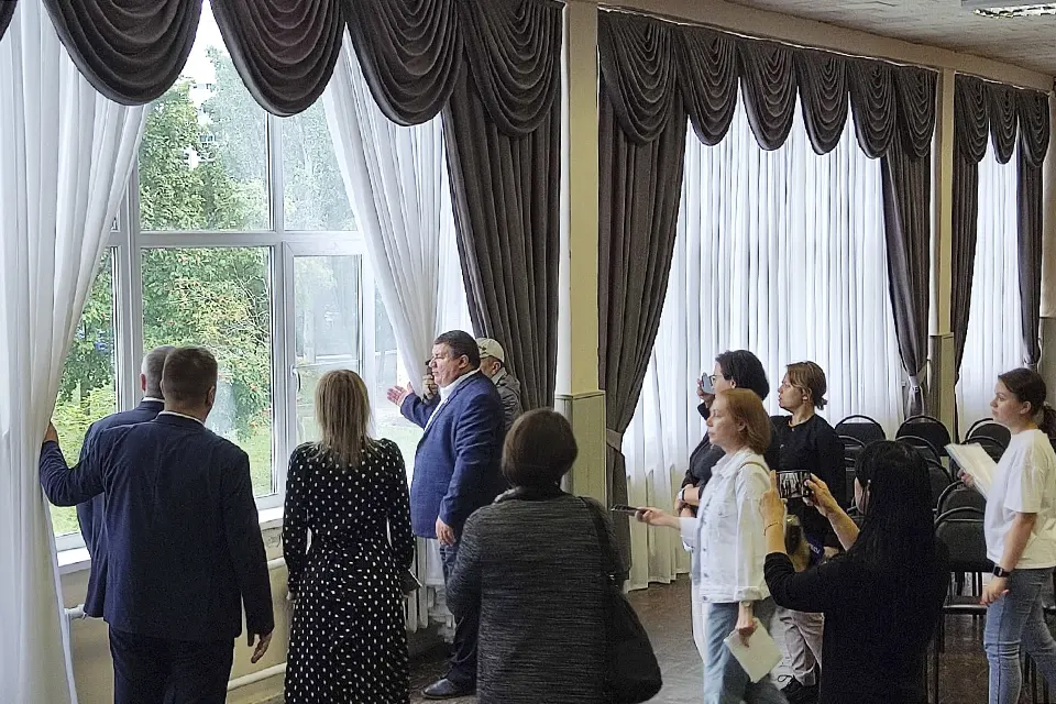 комиссия проверяет школу