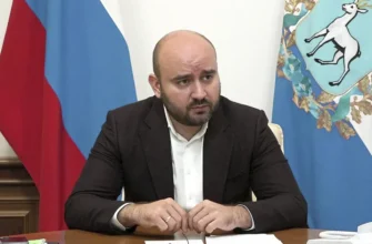 глава региона за столом