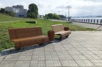 новые скамейки на набережной Комсомольского района