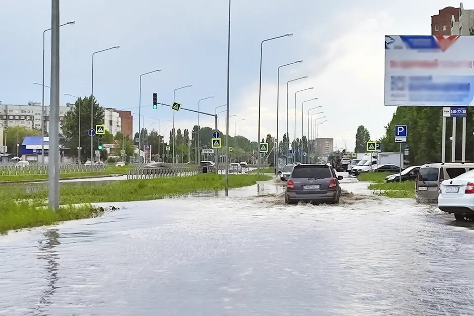 улица Офицерская затоплена после дождя