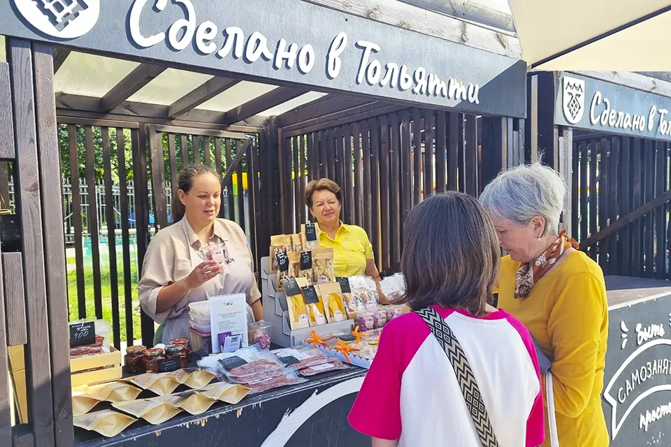 жители покупают продукцию самозанятых