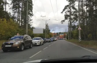 автомобильный затор на улице Комзина