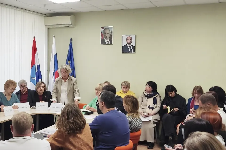 родители учеников школы 21 и городские власти