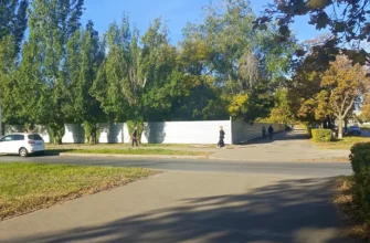 забор на пересечении Ленинского проспекта и Нового проезда