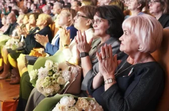 учителеей поздравляют с профессиональным праздником